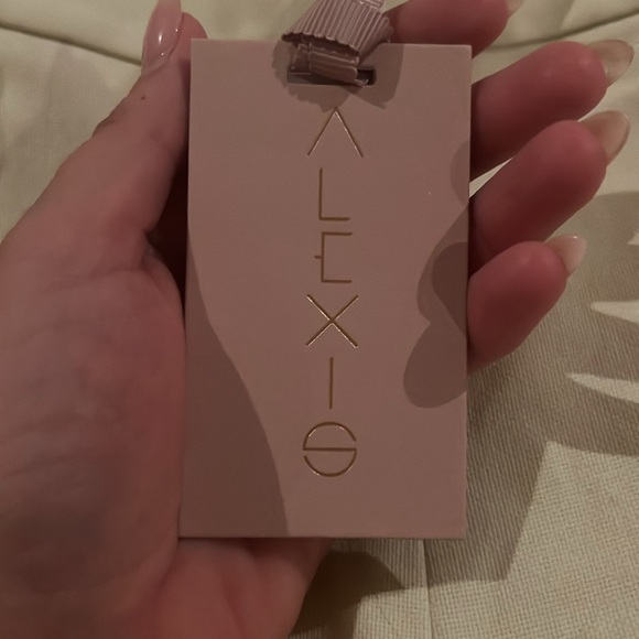 Alexis ivory, high waist cargo shorts - Picture 3 of 4